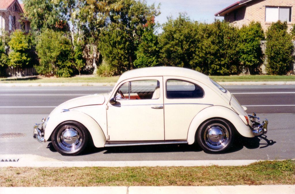 http://i723.photobucket.com/albums/ww235/vassy66T1/My%20old%20VWs/BeetleIlove.jpg