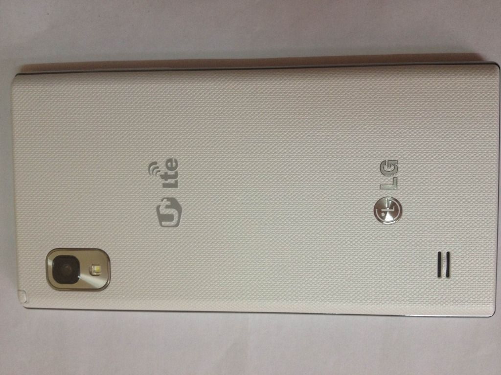 Trên tay LG  Optimus LTE 2 WHITE: 'True HD' IPS screen, 2GB RAM .